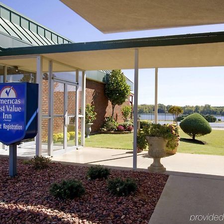 Super 8 By Wyndham Riverside Al Exterior photo
