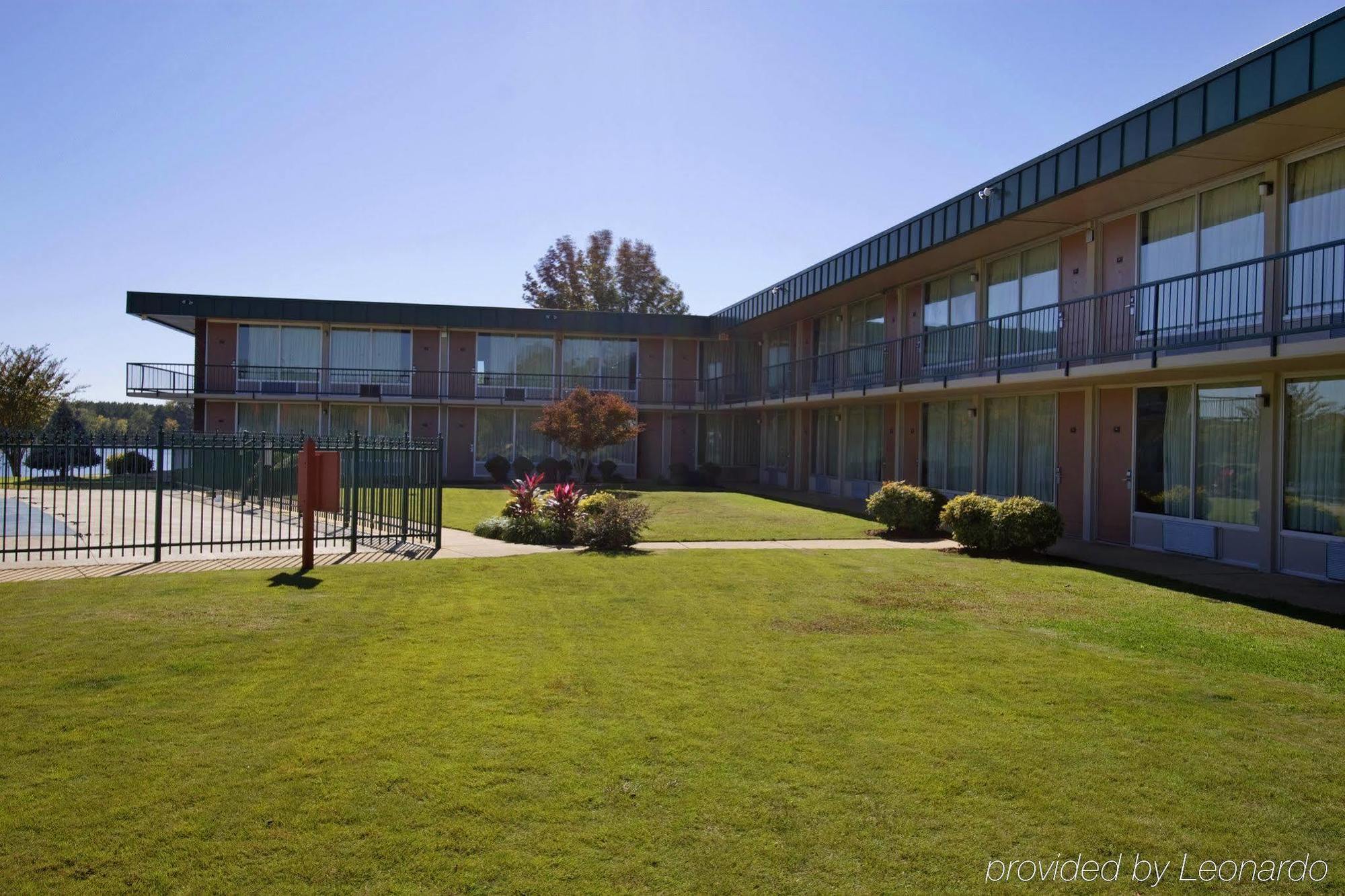 Super 8 By Wyndham Riverside Al Exterior photo