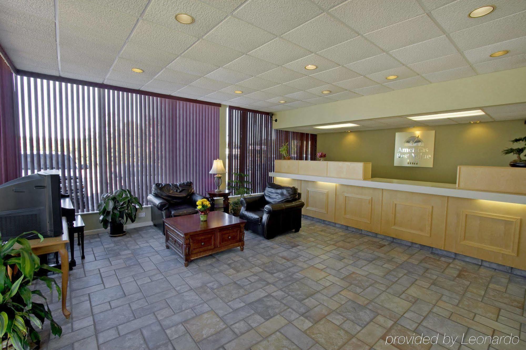 Super 8 By Wyndham Riverside Al Interior photo